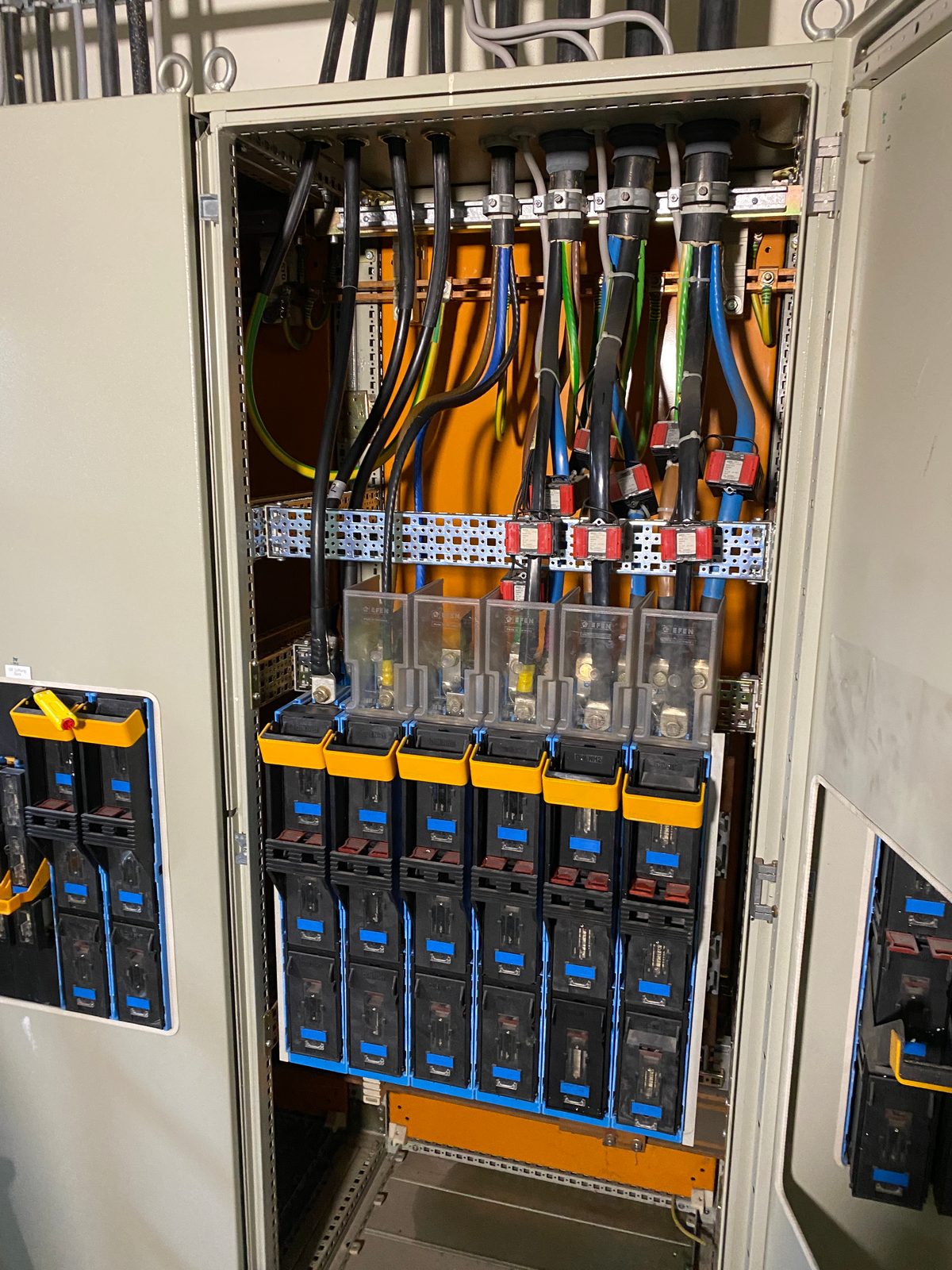 Verteilerbau und Bestückung durch K.S. Elektronik – Qualitätskomponenten von Markenherstellern